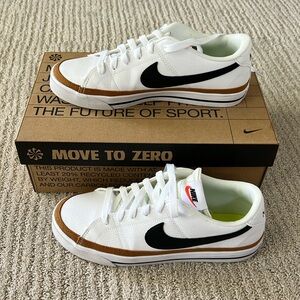 Nike Women’s Court Legacy Next Nature 9.5